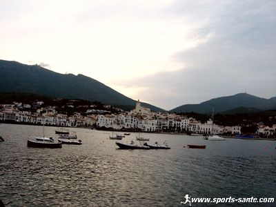 Photo du village de Cadaqués au couchant
